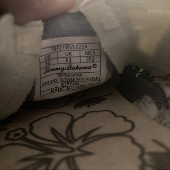 Nautical Style Tommy Bahama Slip On Sneakes, Stripes, Women’’s Size 8.5 - Picture 2 of 12